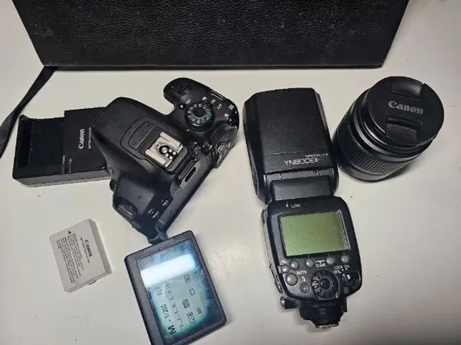 Canon t5i + mais lente ou flash