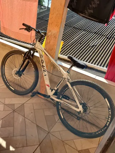 desapegando bicicleta Colli