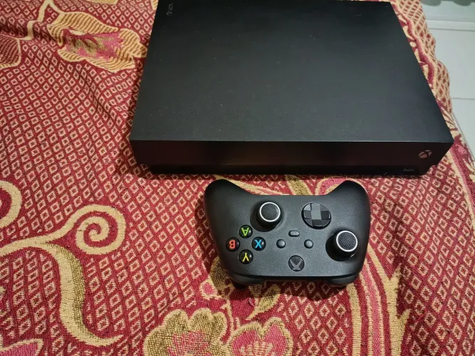 Xbox one X bem conservado com SSD sata 1 tera