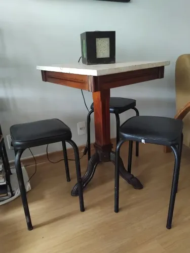 Mesa de bar retrô 