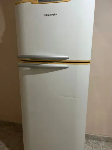 Vende-se Geladeira 