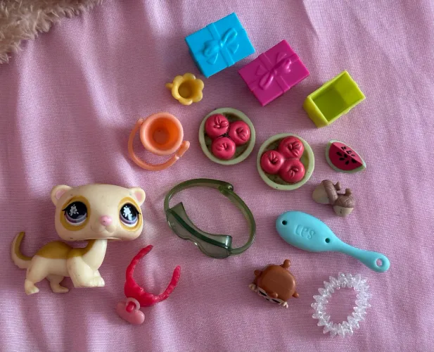 Littlest petshop lontra com acessórios