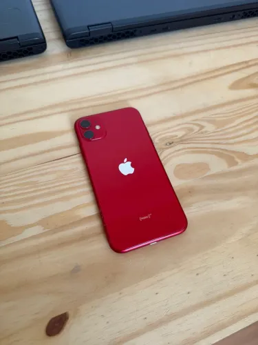 iPhone 11 - Vermelho / Nota Fiscal [Aceito Trocas]