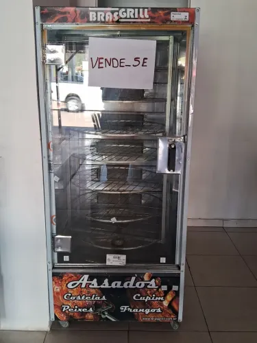 Assadeira giratória de frango, peixes e costelas