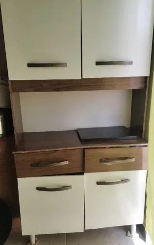 Armário de cozinha, 2 portas, Não aceito trocas. Com uma avaria ( uma porta baixa )