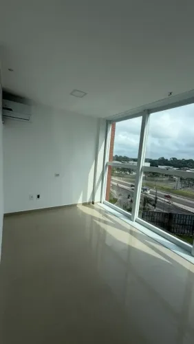 Parque Office alugo excelente sala comercial