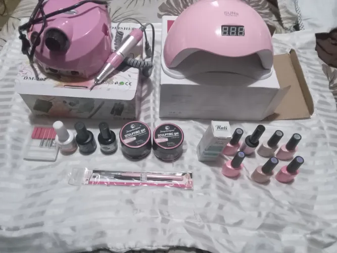 kit de manicure para alongamento e esmaltação em gel.