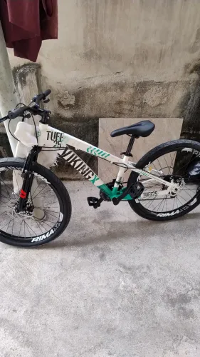 Bike VikingX Tuff 25 Câmbios Shimano Aro 26 com Freios a Disco 21v Branco Verde