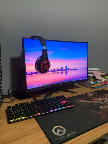 Monitor 23`` + CPU gamer semi novos