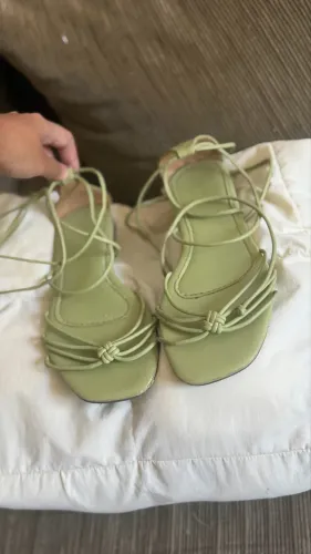 Sandália verde, tamanho 34