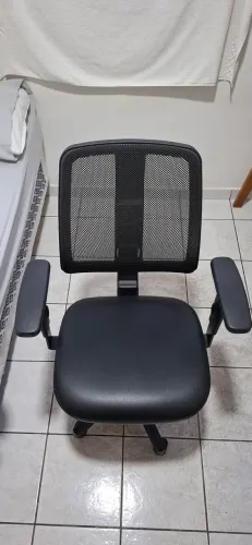 Cadeira escritório preta tela