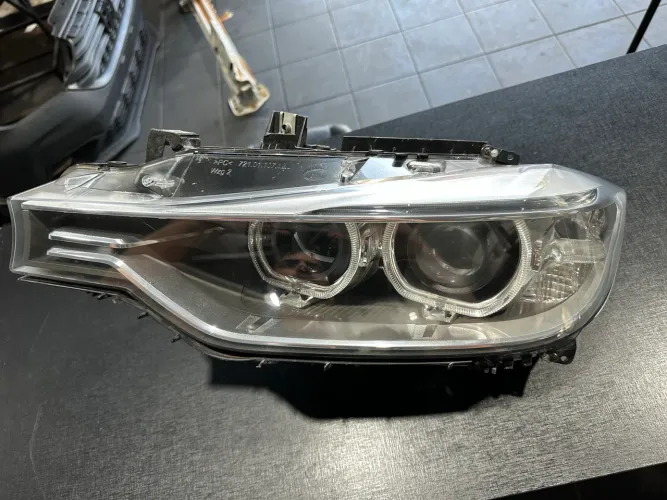 Farol bmw 320i 2014