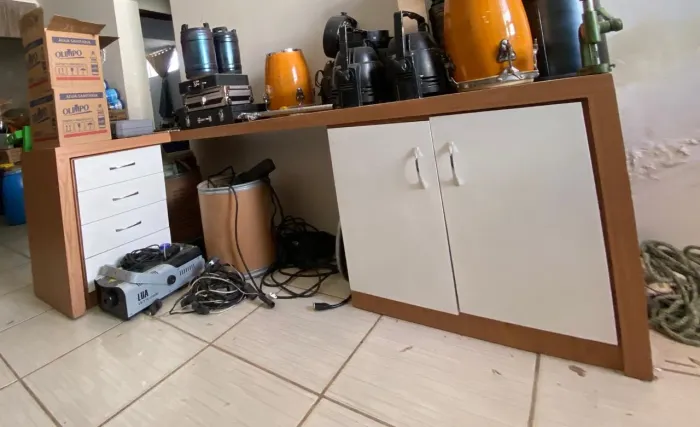 Escrivaninha de compensado 