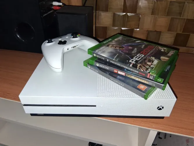 Vende - se Xbox one s