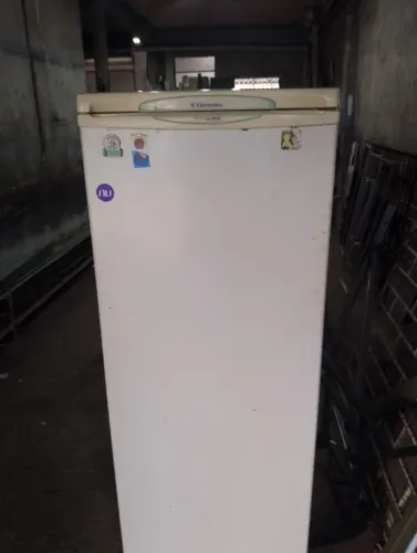 Vendo geladeira 