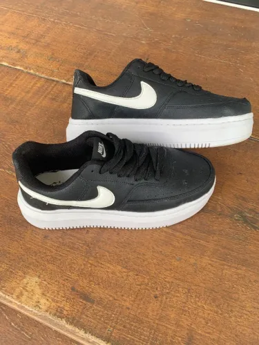 Tênis Nike Preto e Branco Tam. 42 - Usado Apenas 1 Vez, Estado de Novo