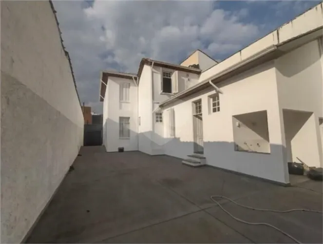 Sobrado com 8 quartos para locação em Belenzinho - SP