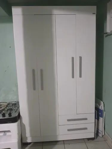 Guarda-Roupa Semi Novo - Apenas 2 Mês de Uso