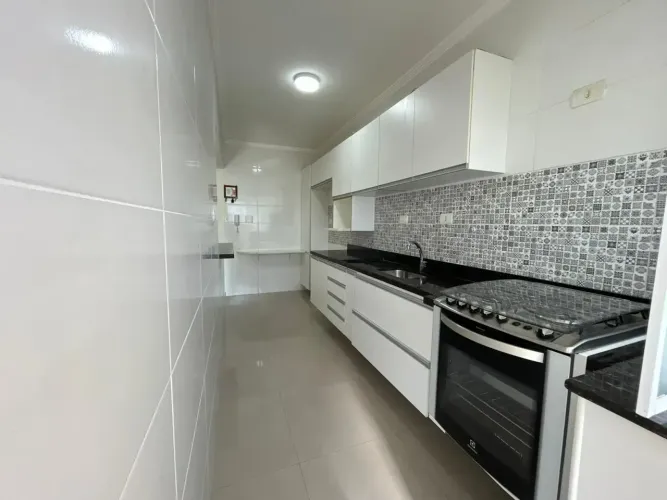 [617-23991] More no Canto do Forte | Apartamento de 83m² para Locação