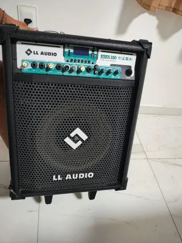 Caixa de som amplificada