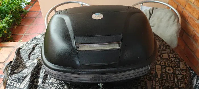 Baú Givi 46 Litros Monokey E460 Fumê + Base E250 Monokey