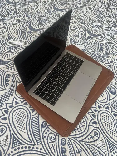 MacBook Pro 13 polegadas 2017 i5 256 GB revisado + bateria nova