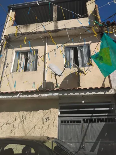 2 CASAS SEPARAS POR ANDAR
