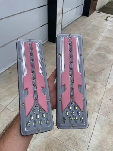 Par de lanternas traseiras de LED