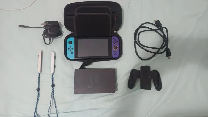 Nintendo Switch V2 com jogos + acessórios + case