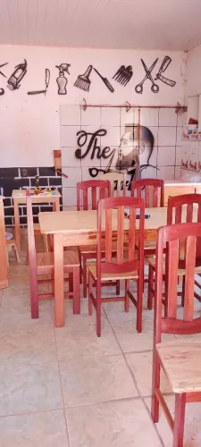 Jogo de mesa com 6 cadeiras promoção somente até dia 30 nova . Chama no Pix