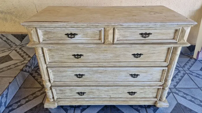 Cômoda colonial  para restaurar 