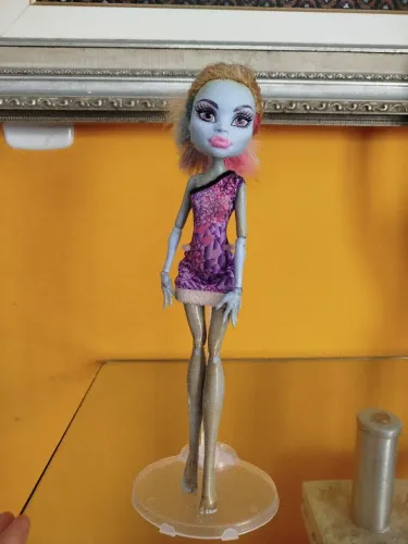 Sucata Boneca Monster High Abbey Bominable para Restauro