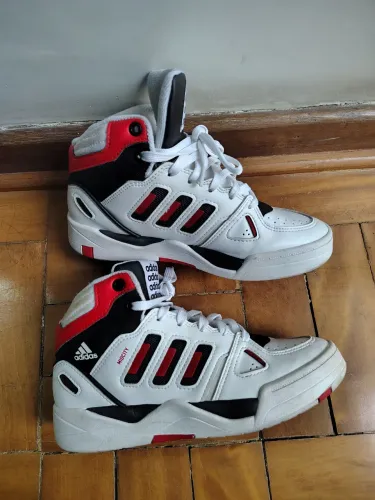 Tênis Adidas 