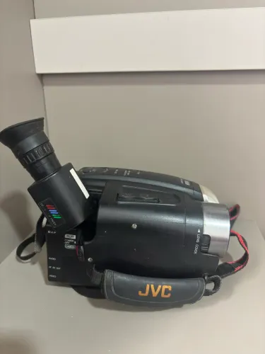 Filmadora JVC compact VHS (vintage/para peças/conserto)