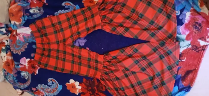 Calça tema natalina boca de sino - Tamanho 11-12 anos.
