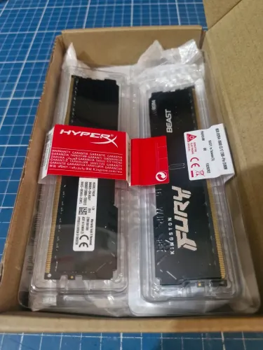 Memória RAM 16GB (2x8GB) Kingston Fury DDR4 3600MHz - Lacrada