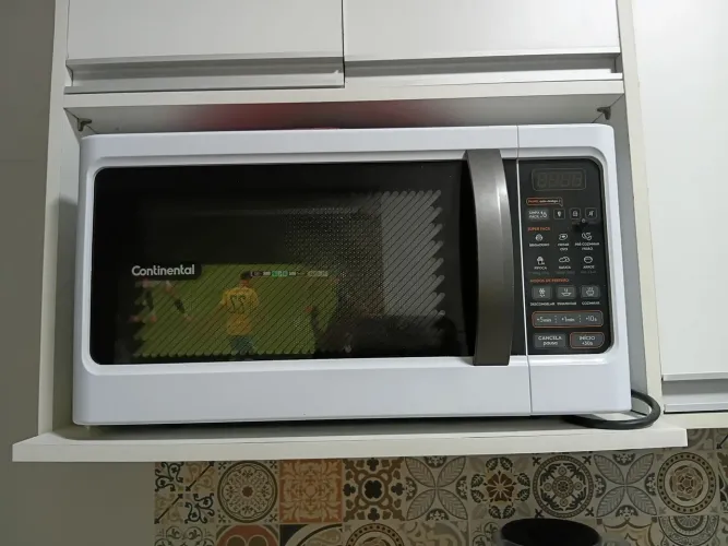 Micro-ondas novo Continental