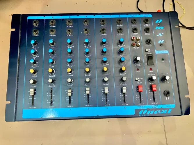 Mesa de Som Oneal OMX-6 6 Canais Profissional - Estado Excelente!