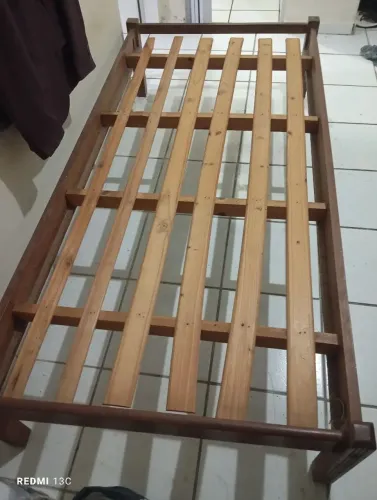 Vendo cama de solteiro