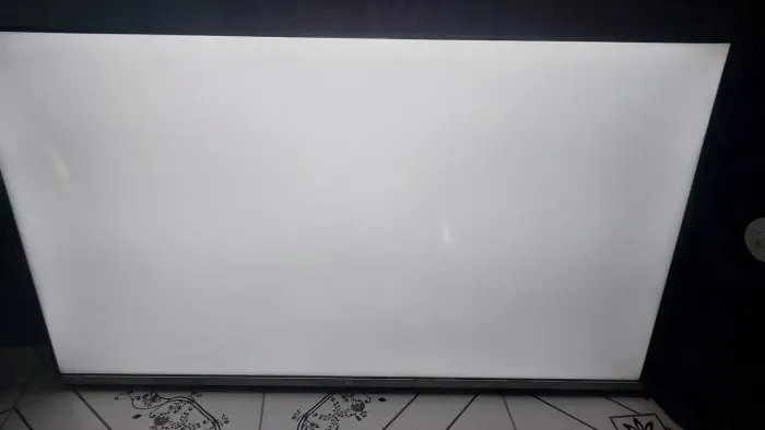 Vendo TV TCL para retirar a placa