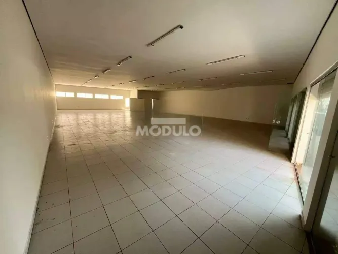 Loja comercial para locação no bairro Patrimônio.