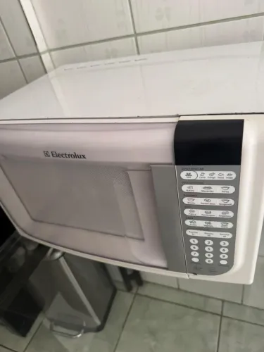 Microondas Electrolux branco 
