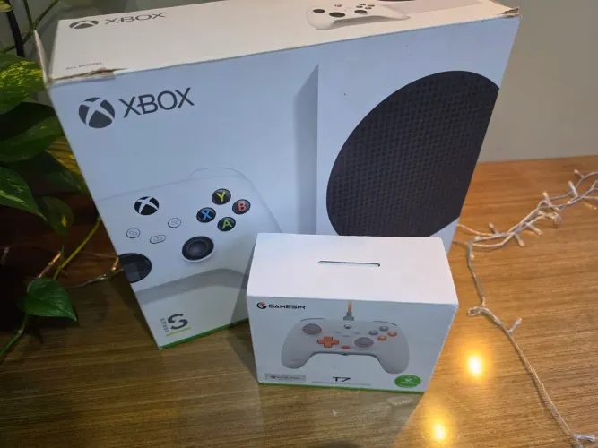 Xbox series s 512 ssd em perfeito estado com caixa 2 manetes