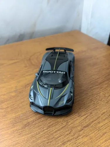 Carrinho Bugatti Divo com Fricção - Modelo Esportivo