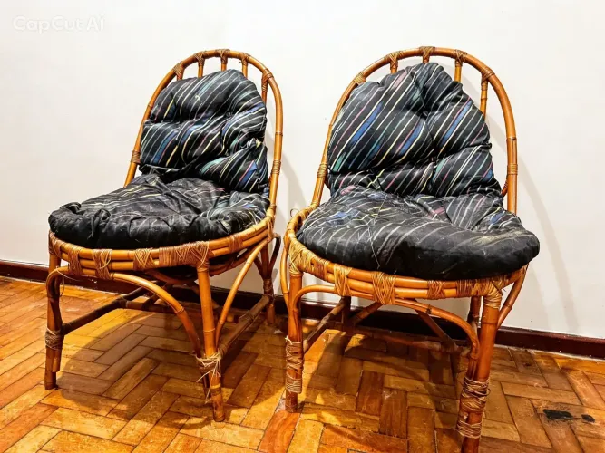 Par de Poltronas Vintage em Cana da Índia Autêntica