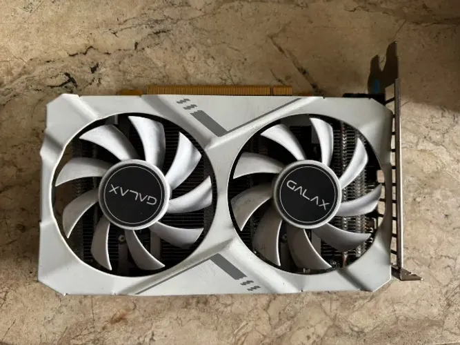 Placa de Vídeo RTX 2070 Galax EX White 8GB GDDR6