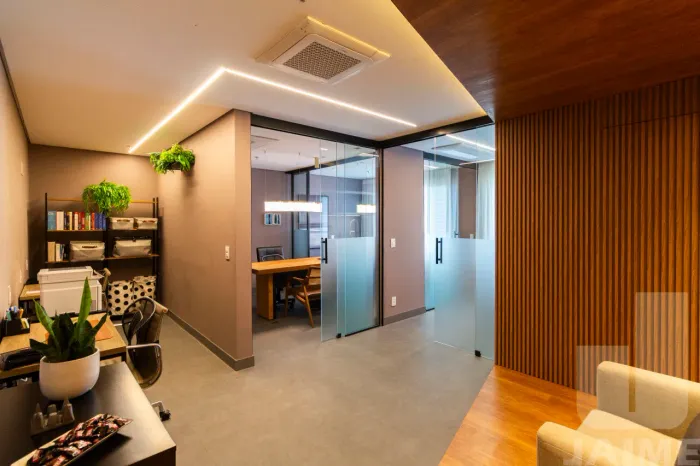 LINDO CONJUNTO COMERCIAL REFORMADO NA AV ANGÉLICA PROX A PAULISTA