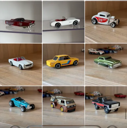 Lote com 18 hot wheels