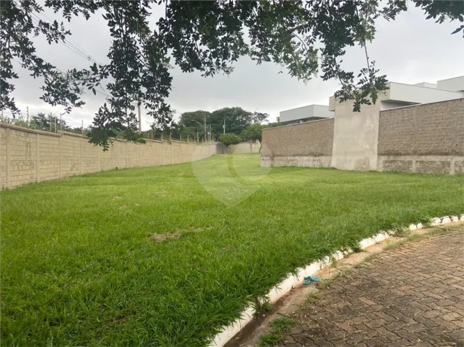 Terreno à venda em Condomínio buona vita - SP