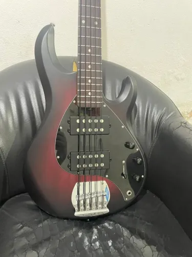 Baixo Sterling ray 5 HH